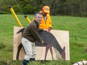 シカの模型で説明する講師