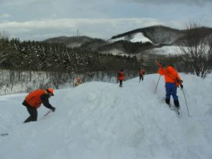 悪戦苦闘の山スキー実習