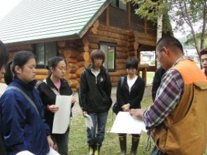 森林公園で調査に必要な技術を学ぶ