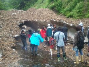 氷のトンネル見学