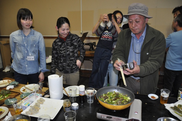 西興部村エゾシカエコツアーで山菜ディナー